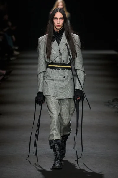 Look 36